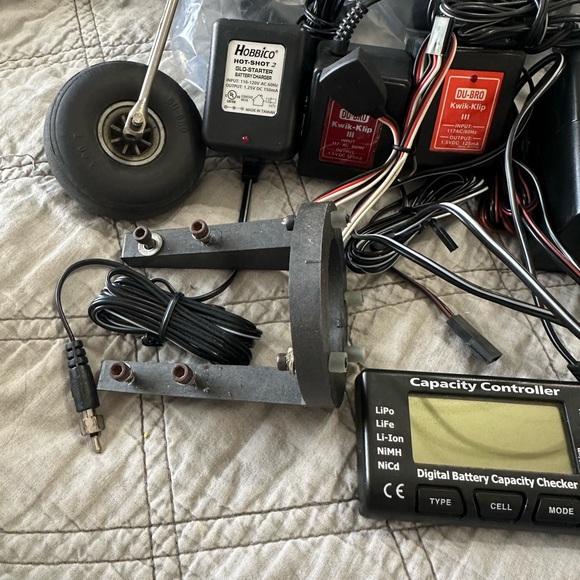 Random model airplane power plugs and parts - Picture 5 of 5